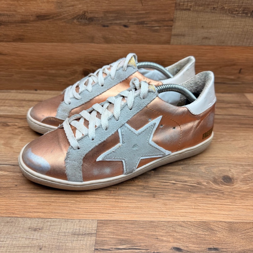 Freebird by Steven Madden Women's 7 Metallic Rose Gold Star Lace-Up Sneakers - Picture 2 of 9